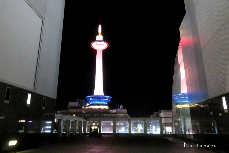 2023 1 2 京都駅ビルからみた 京都タワー