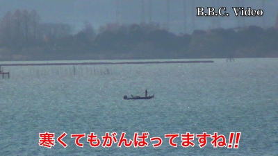 火曜日の琵琶湖は天候回復!! 釣り中のボートが3隻だけ見えます #今日の琵琶湖（YouTubeムービー 22/12/27）