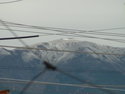 雲が晴れたら比良山が初冠雪してました!!（12月1日11時頃）