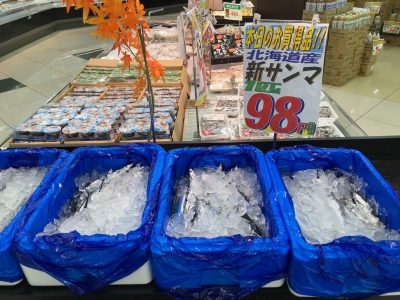 トクヤ堅田店で北海道産新サンマが1尾98円（税別）