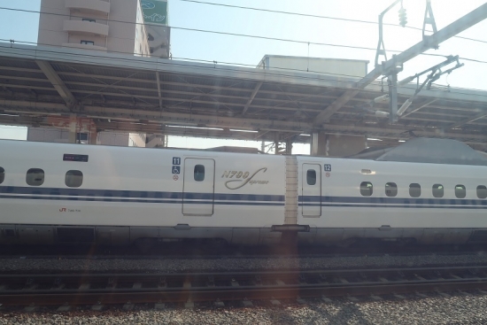 新幹線の車窓から　N700S