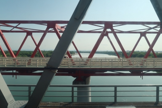 新幹線の車窓から　長良川