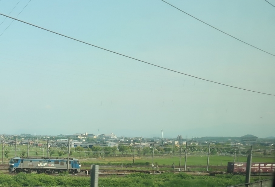 新幹線の車窓から　滋賀県辺り　桃太郎