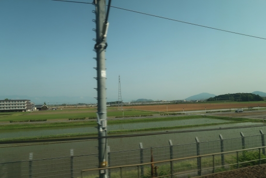新幹線の車窓から　遠くに彦根城があるのかも・・・？？