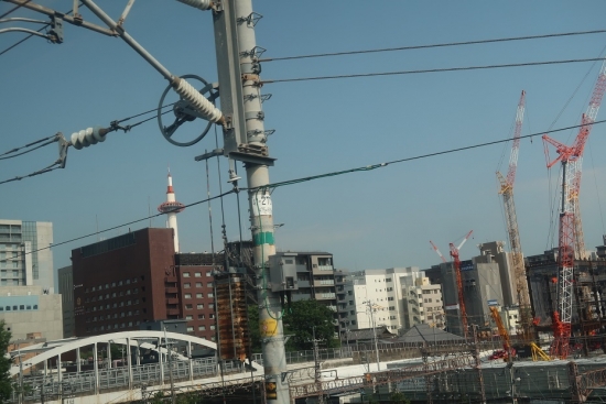 京都駅　クレーンいっぱい　京都タワー