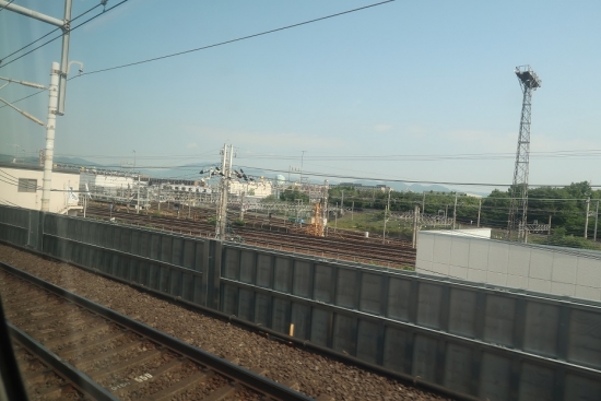 新幹線の車窓から　京都付近