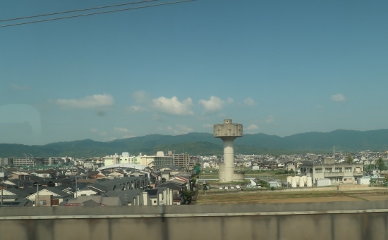 新幹線の車窓から　京都付近