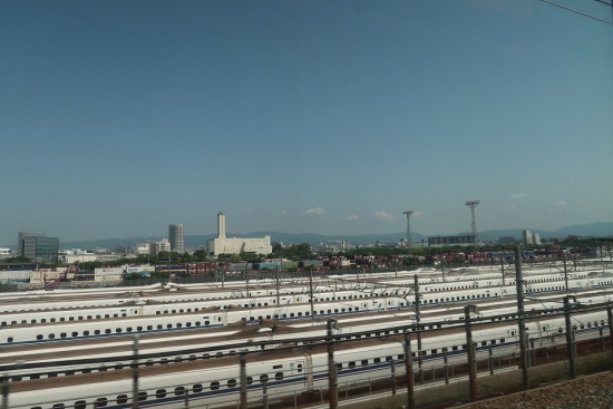 新幹線の車窓から　大阪　新幹線いっぱい！