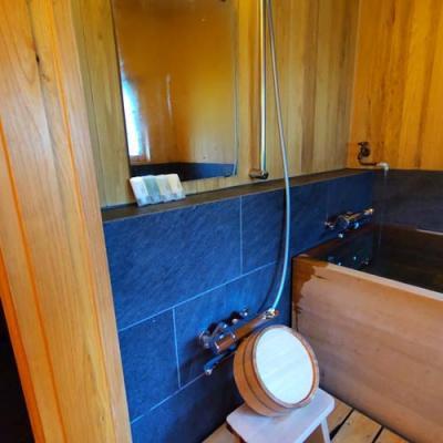 旧館の檜の部屋風呂２