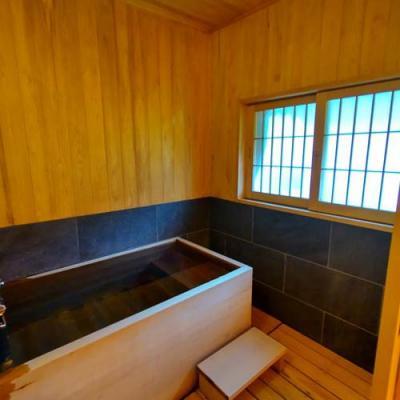 旧館の檜の部屋風呂６