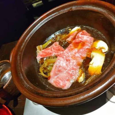 A5松阪牛と松茸のすき焼きの鍋の中身