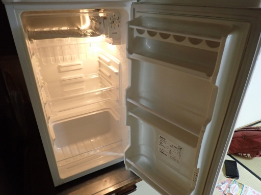 冷蔵庫は大きめ