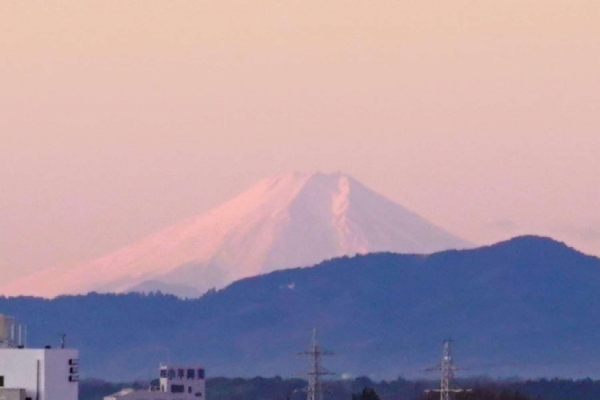 宇都宮から望む、朝焼けの富士山