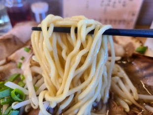 砦　チャーシューメン　麺