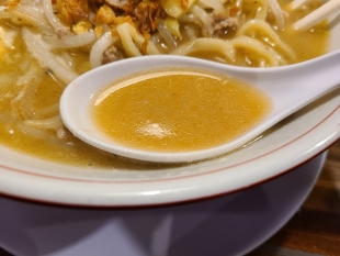 幸　味噌ラーメン　スープ