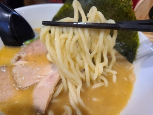 中澤　濃厚醤油　麺