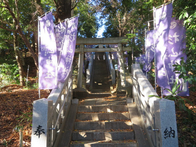 平尾杉山神社の参道２
