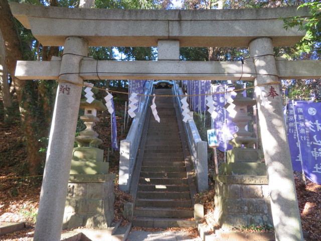平尾杉山神社の参道４