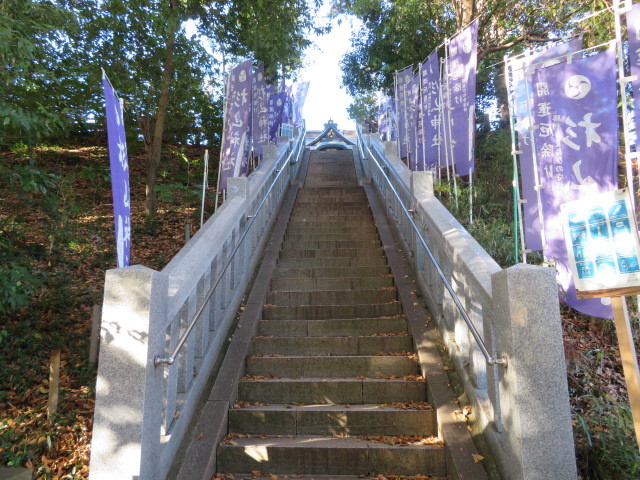 平尾杉山神社の参道５