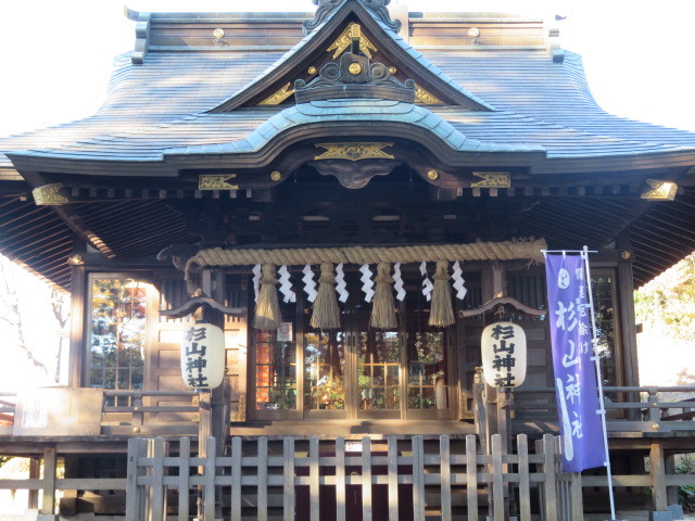 平尾杉山神社の拝殿２