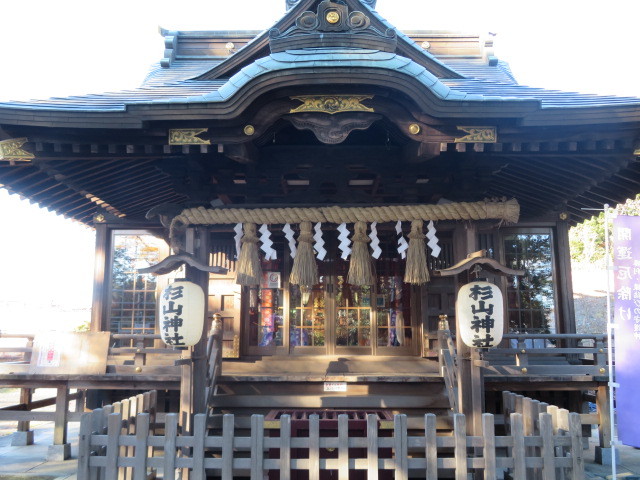 平尾杉山神社の拝殿３