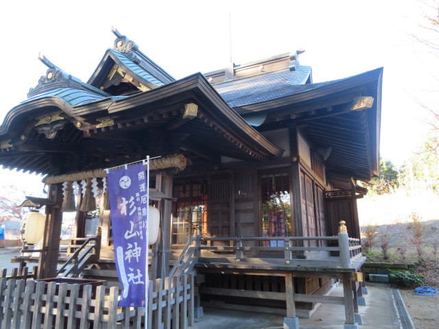 平尾杉山神社の拝殿６