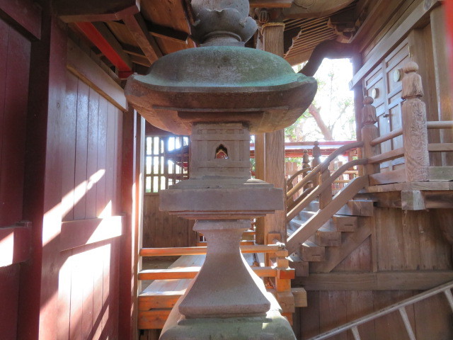 長尾神社の境内１２
