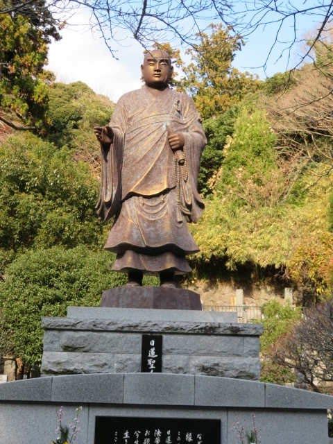 妙本寺の日蓮像１
