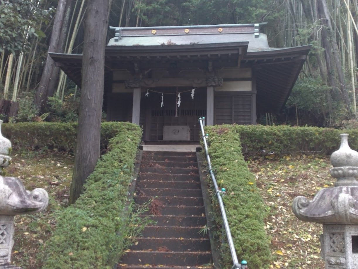 子之辺神社の社殿２