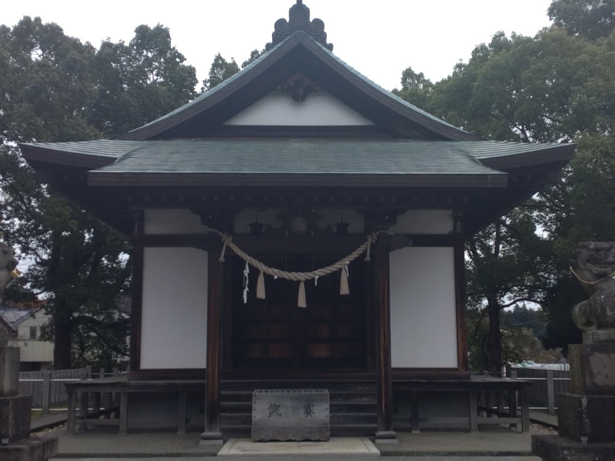 上恩田杉山神社の社殿３