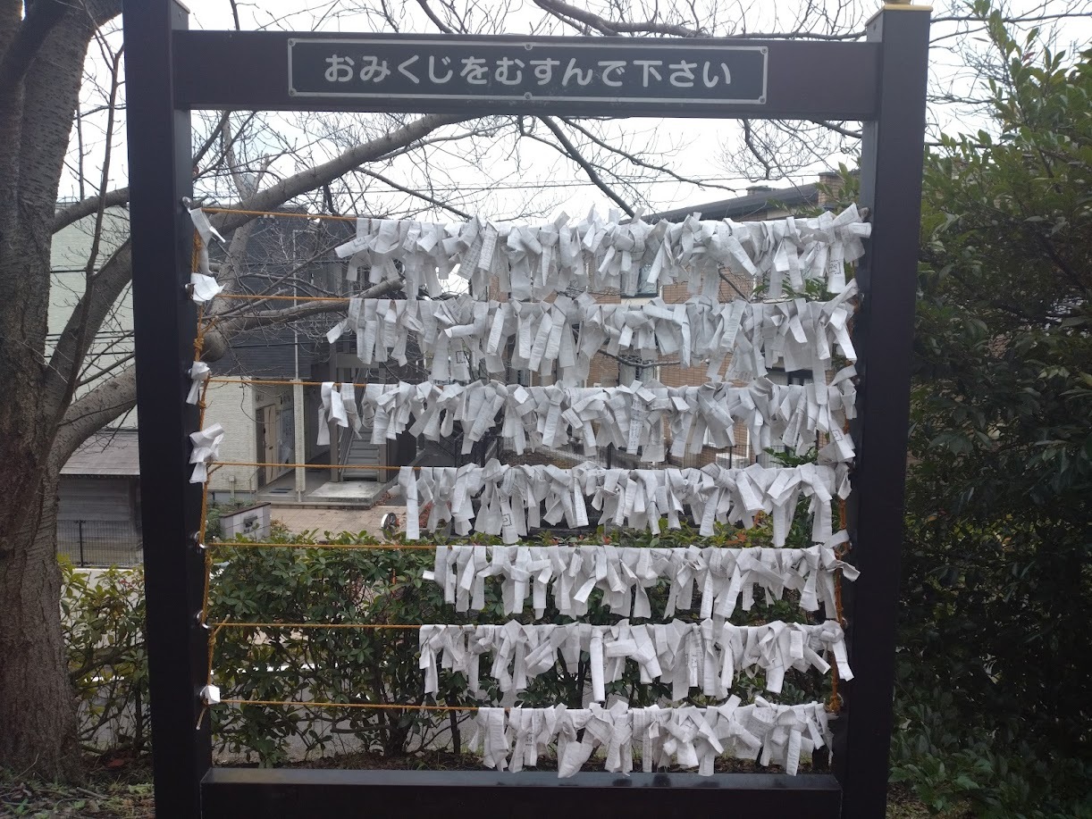 上恩田杉山神社の境内５