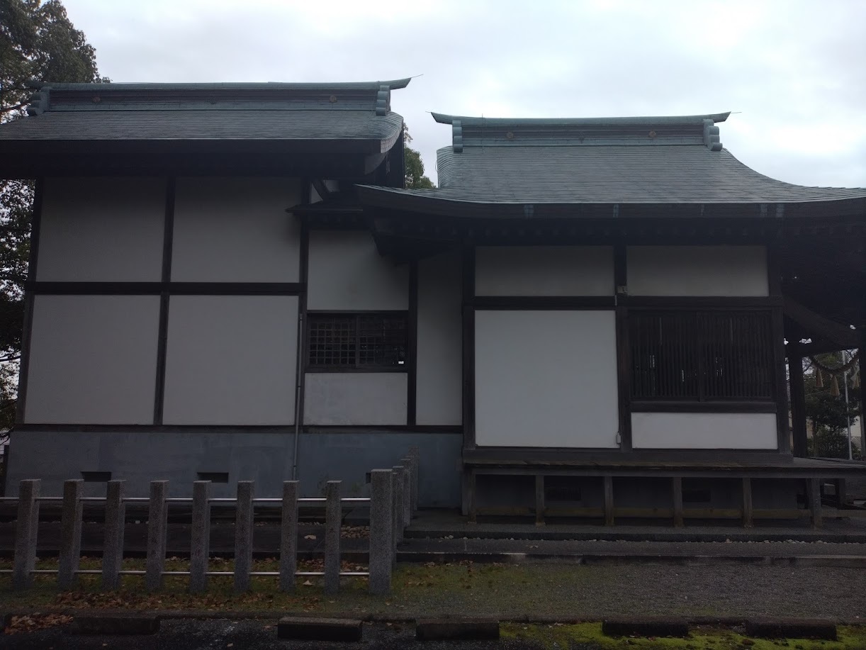 上恩田杉山神社の社殿９