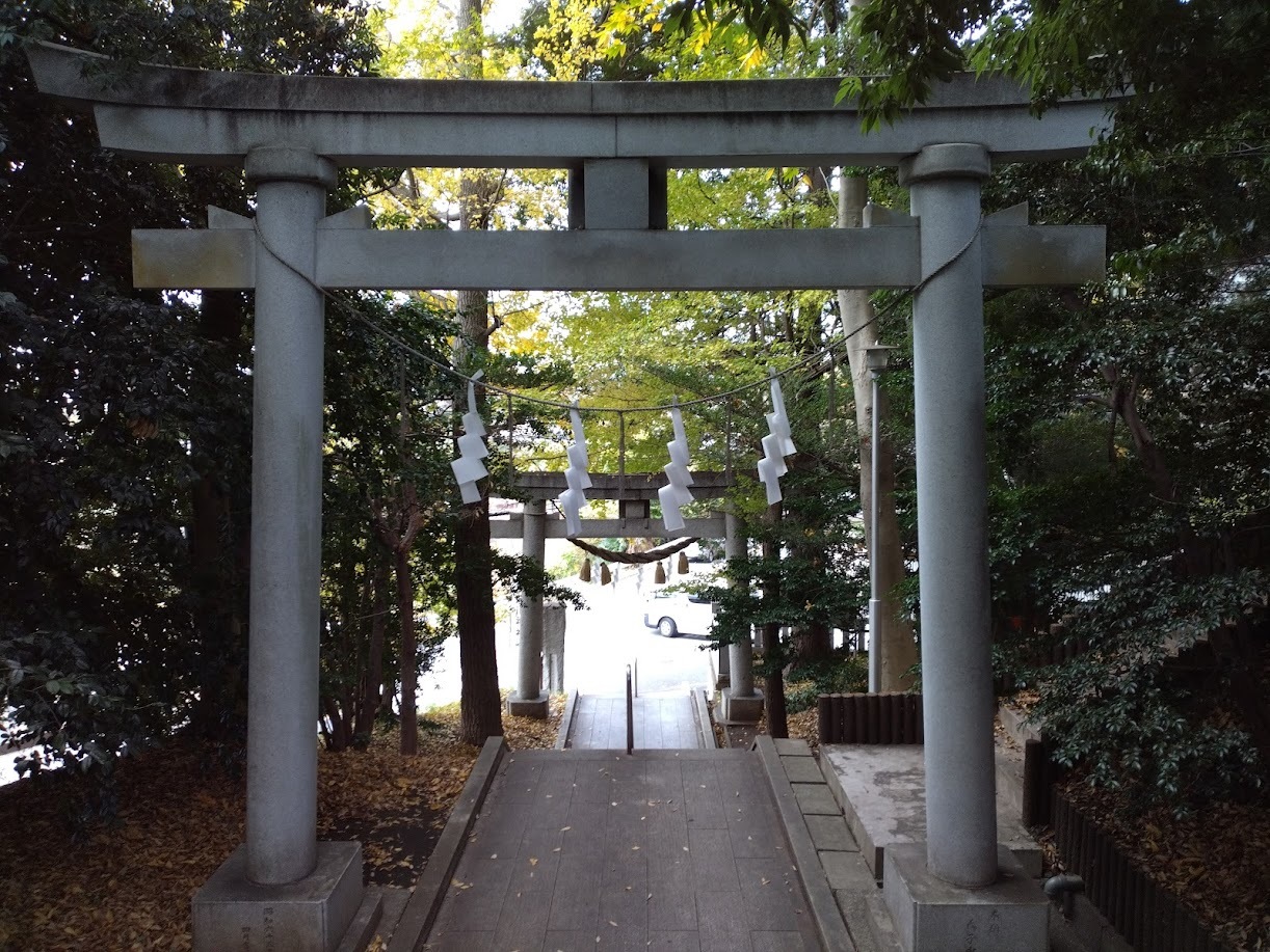 神鳥前川神社の参道・二の鳥居５