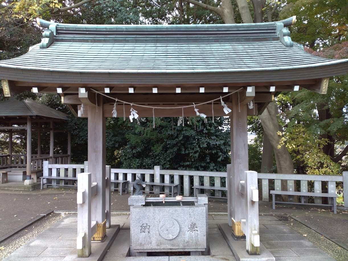 神鳥前川神社の境内１
