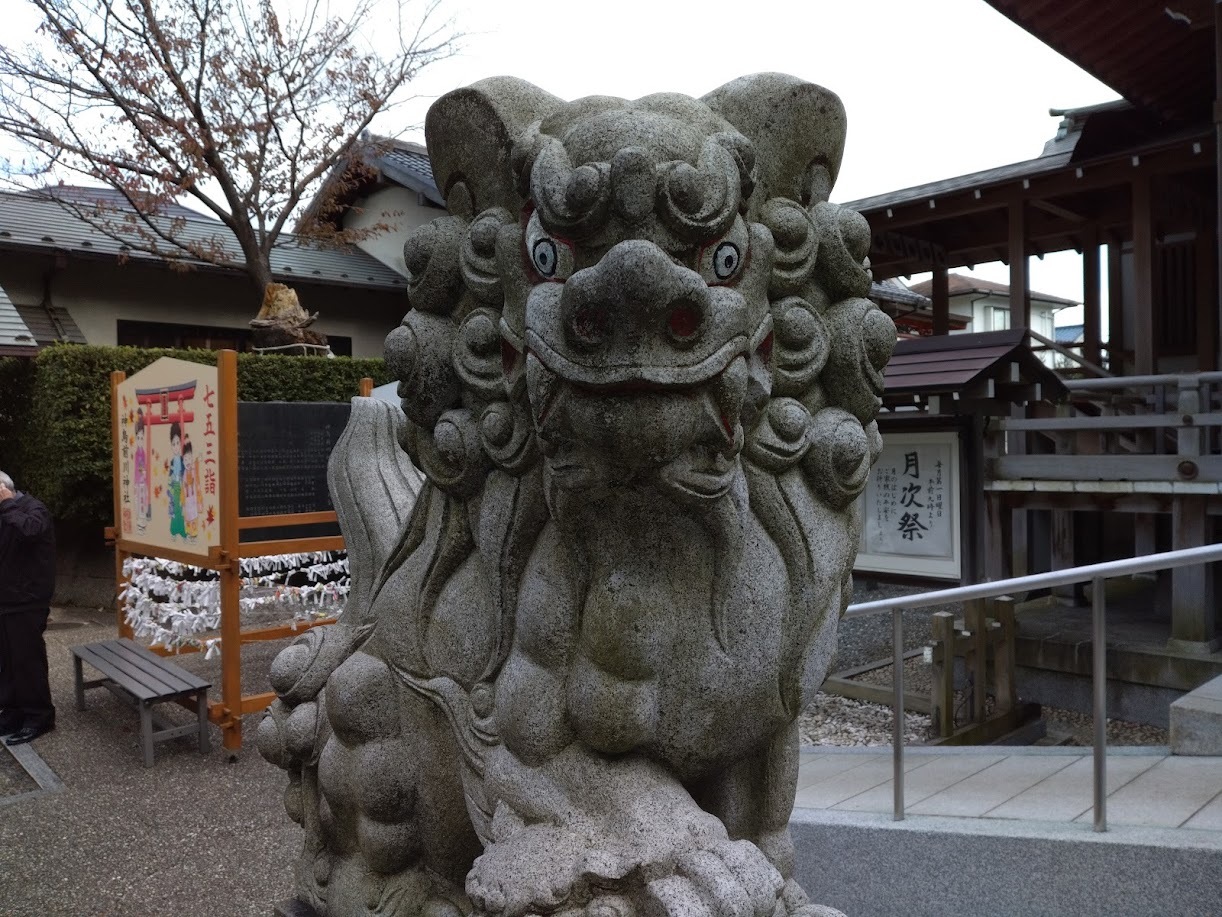 神鳥前川神社の境内１４