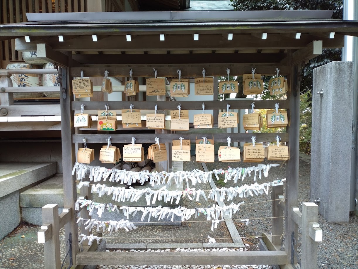 神鳥前川神社の境内１５