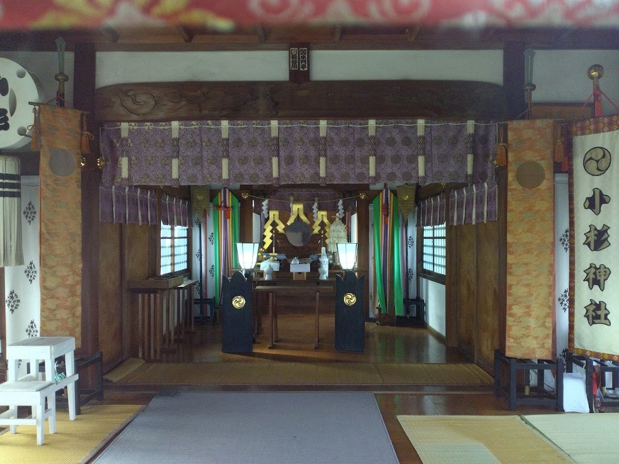 小杉神社の社殿５