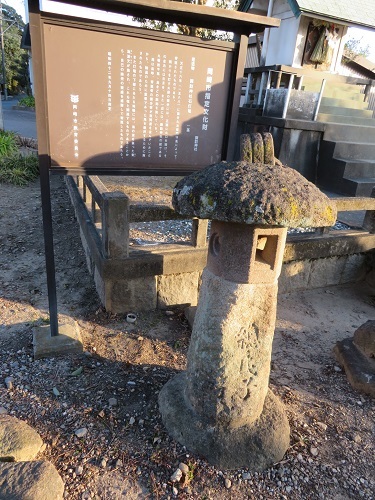 IMG_0101　諏訪神社の石灯籠